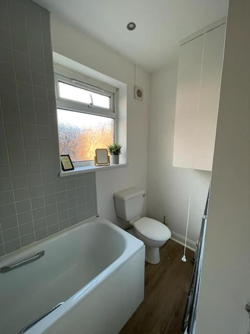 2 Bed Central Cardiff Apartment - Sleeps Five! Buitenkant foto