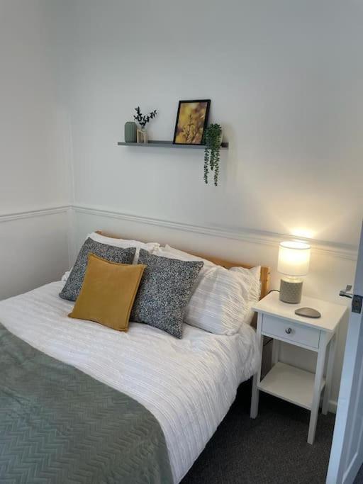 2 Bed Central Cardiff Apartment - Sleeps Five! Buitenkant foto