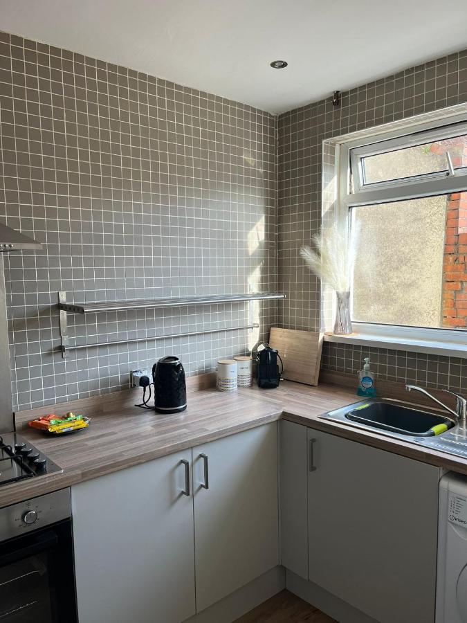 2 Bed Central Cardiff Apartment - Sleeps Five! Buitenkant foto